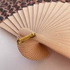 ÉVENTAIL ILLUSTRE LEOPARD MARRON – éventail by mataz