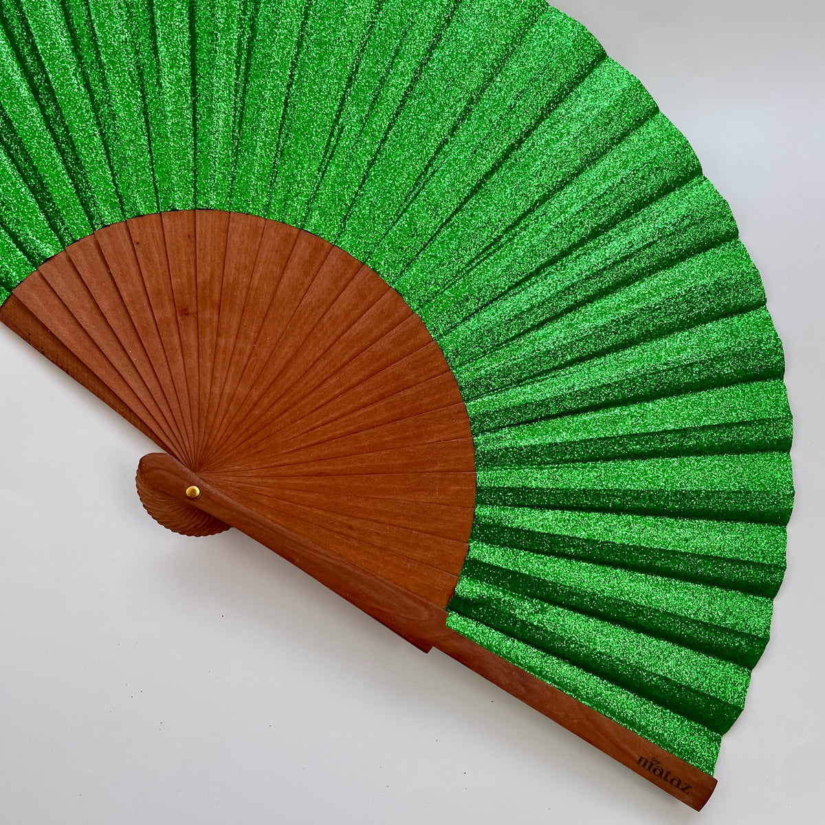 NOUVEAUTÉ - ÉVENTAIL PAILLETÉ GREEN DIVA – éventail by mataz