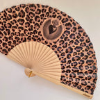 ÉVENTAIL ILLUSTRE LEOPARD MARRON – éventail by mataz